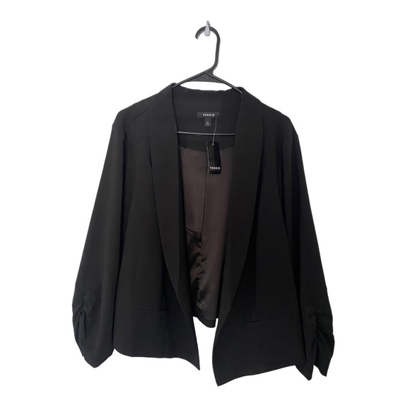 Torrid Black Crepe Blazer Size 3 NWT - Picture 2 of 6